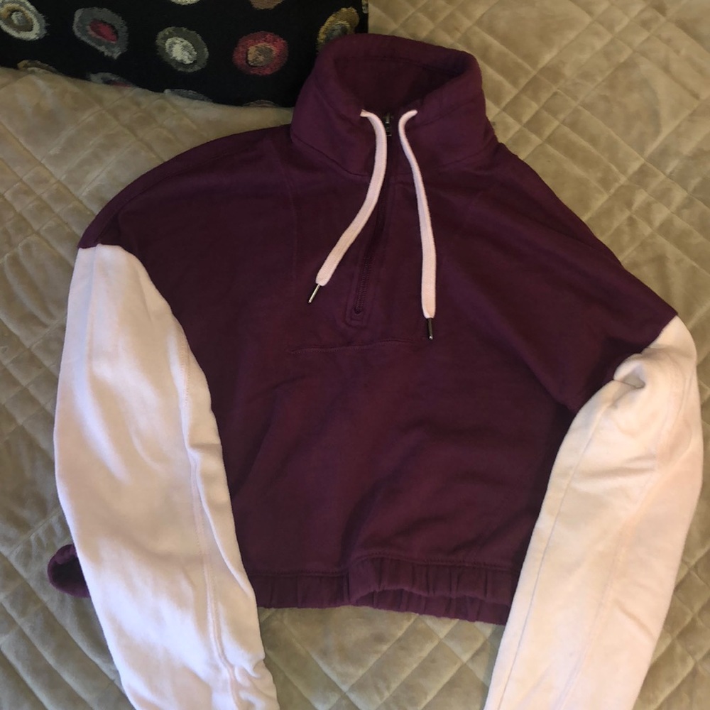 hollister cropped turtle neck sweater
